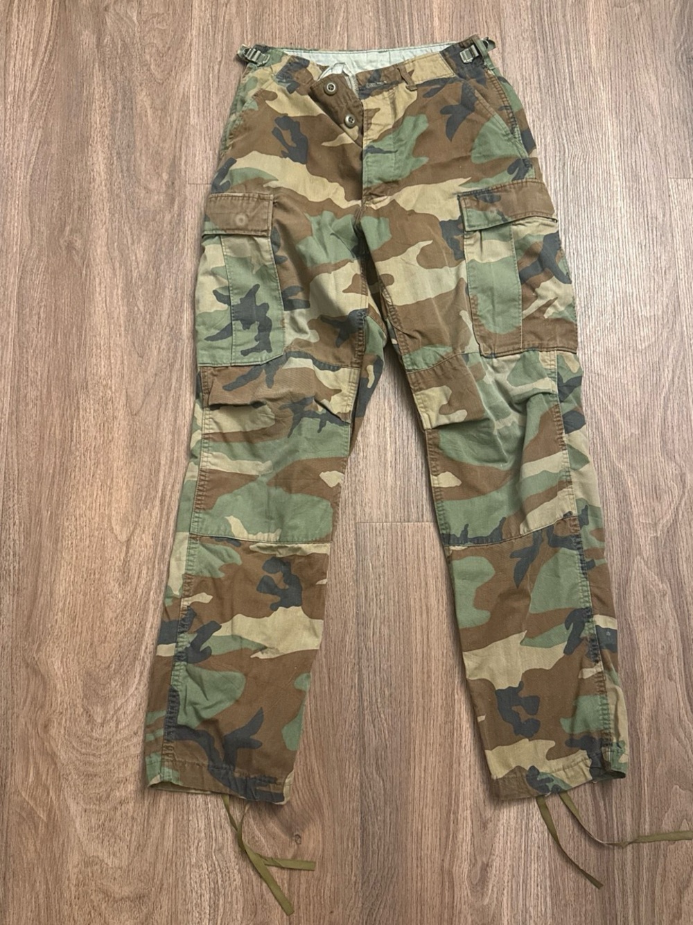 Authentic vintage green camo cargo army pants Size small regular.